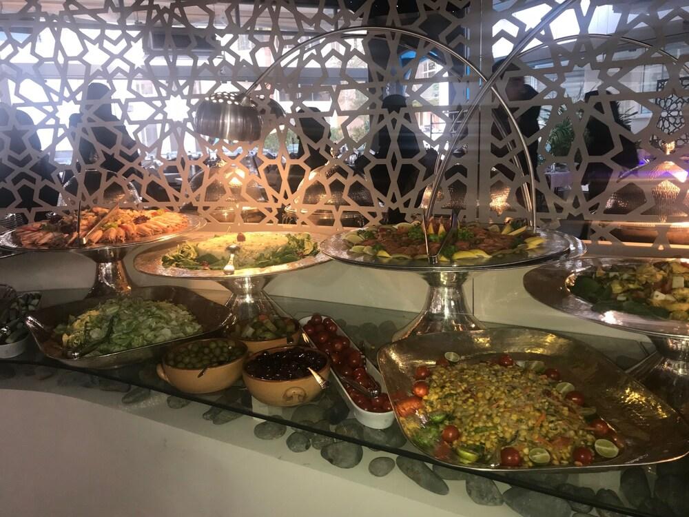 Carlton Al Moaibed Hotel Dammam Exterior photo A selection of meze at a restaurant in Nicosia, Cyprus