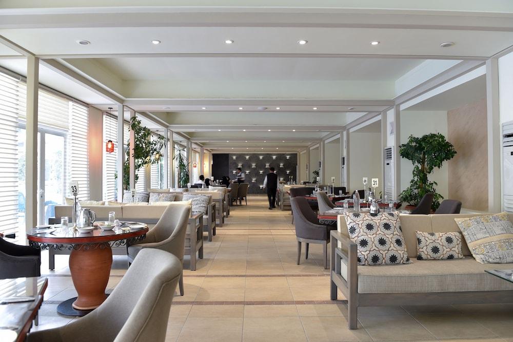 Carlton Al Moaibed Hotel Dammam Exterior photo The restaurant