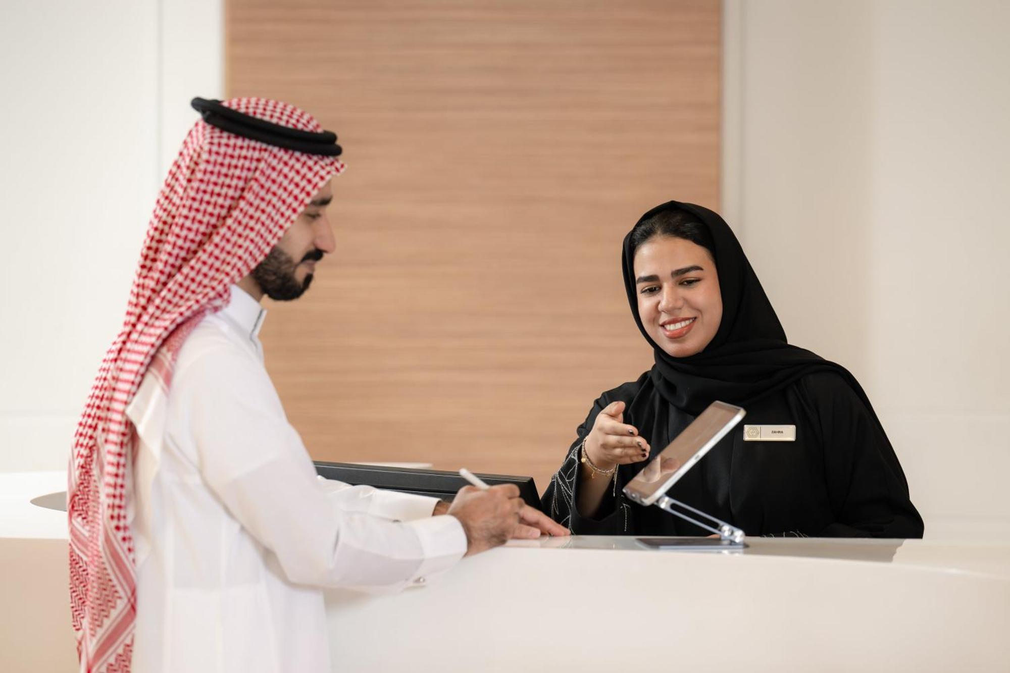 Carlton Al Moaibed Hotel Dammam Exterior photo A Saudi Arabian woman working at a hotel