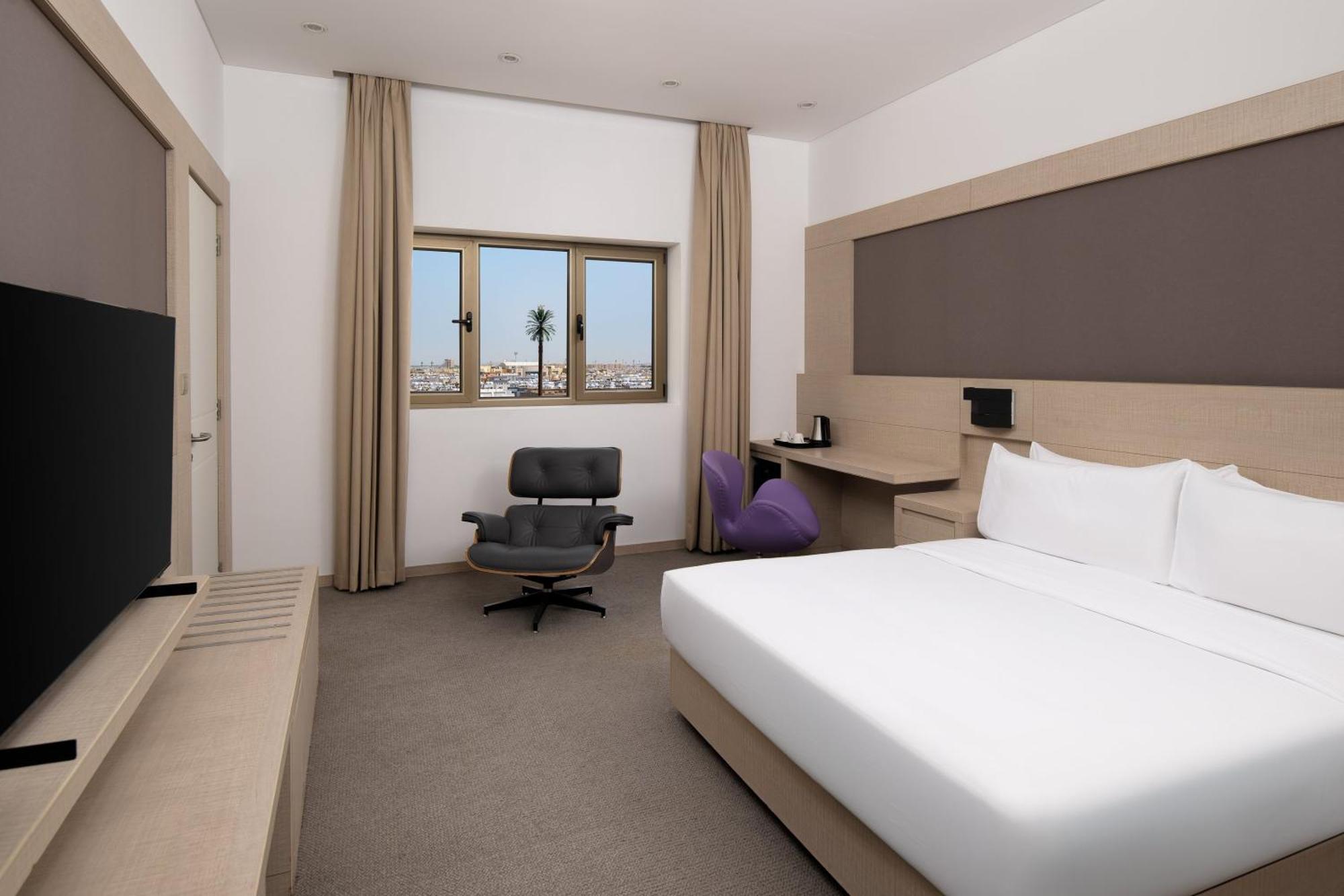 Carlton Al Moaibed Hotel Dammam Exterior photo A room at the hotel