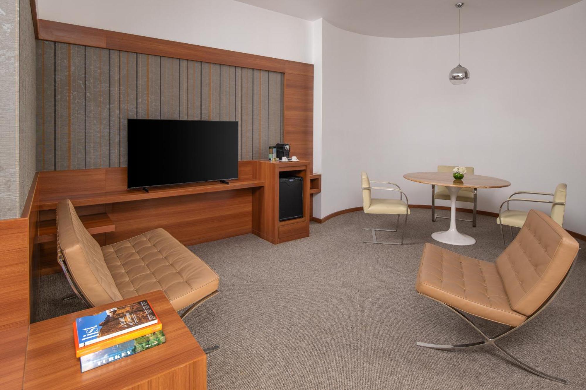 Carlton Al Moaibed Hotel Dammam Exterior photo A suite at the hotel
