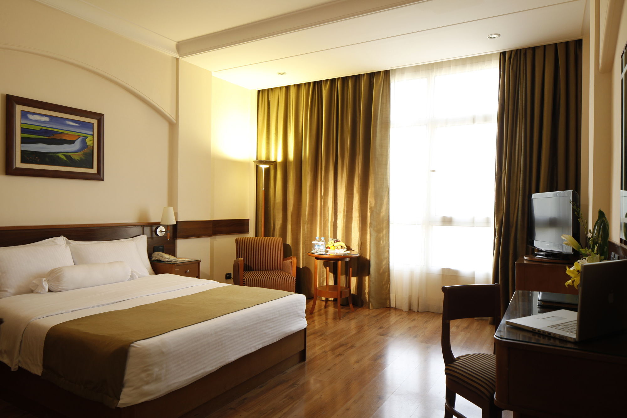 Carlton Al Moaibed Hotel Dammam Exterior photo A room at the hotel
